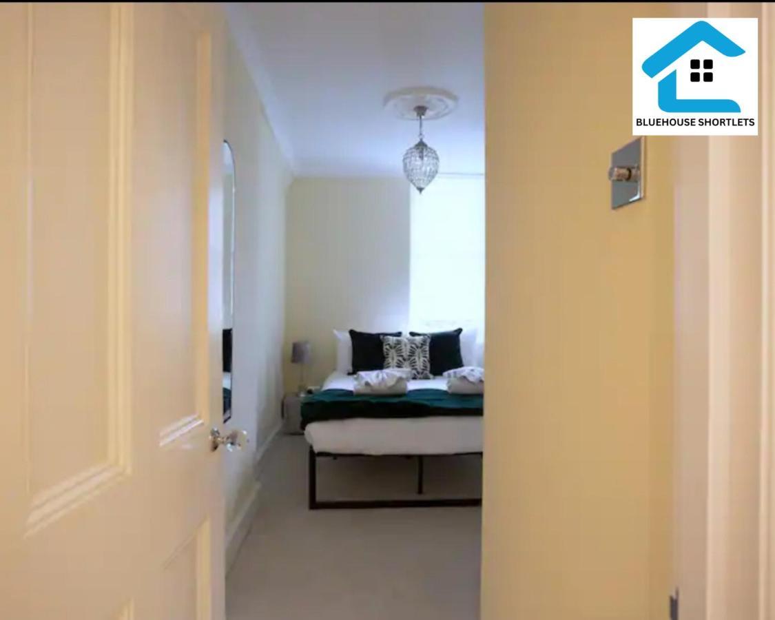 Three-bedroom At Bluehouse Short Lets In With Garden For Family Relaxation Apartment Brighton