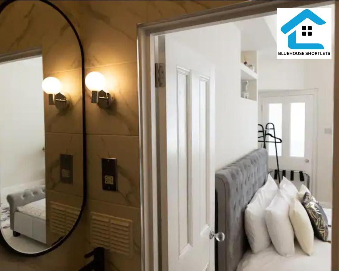 Apartment Three-bedroom At Bluehouse Short Lets In With Garden For Family Relaxation *